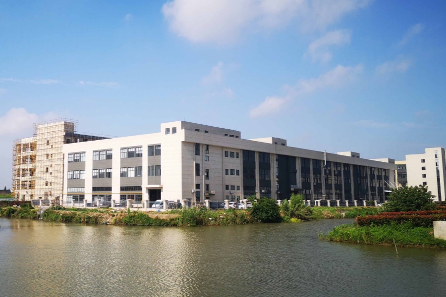 Edificio de discos de corte y desbaste El edificio de Buddies Abrasives, donde se producen principalmente discos de corte y de desbaste, solía ser la fábrica de la sucursal de Rhodius Alemania en China.