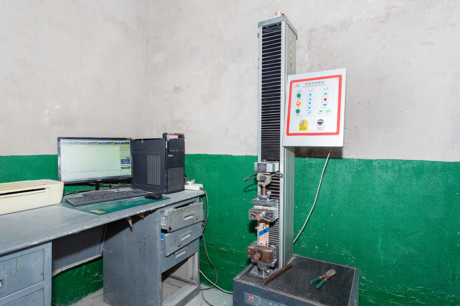 Máquina de prueba para bandas de lija Máquina de prueba de tracción, para probar la resistencia a la extensión de la unión de la banda de lija. Las bandas de lija no deben romperse en el lugar del conector.